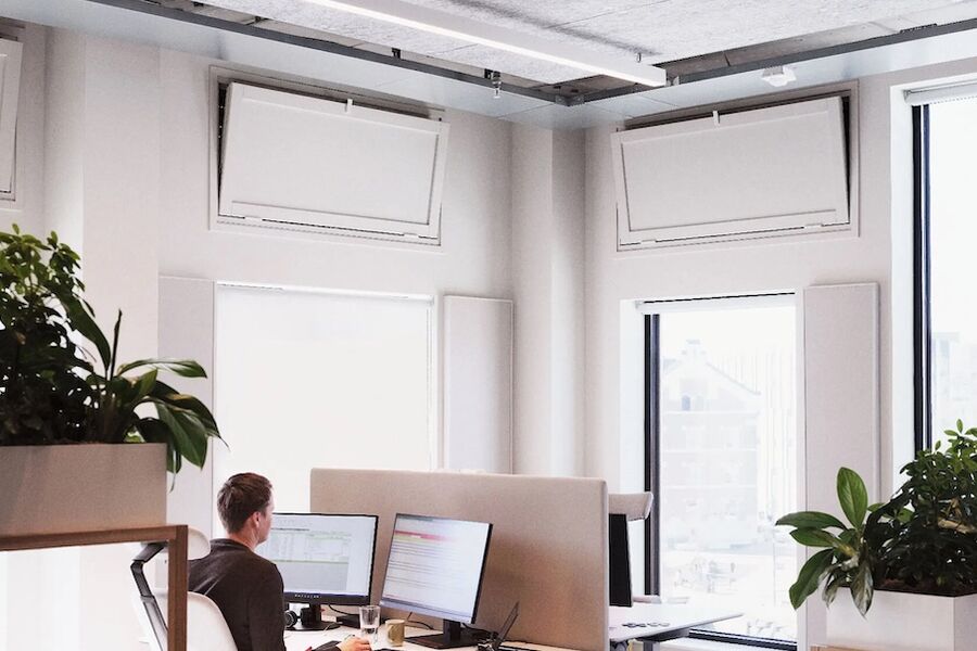 Hybride ventilasjonsløsninger kombinerer naturlig og mekanisk luftbehandling for å redusere energibruk, materialforbruk og klimagassutslipp, samtidig som de sikrer godt inneklima og høy robusthet. Foto: Lars Petter Pettersen/Snøhetta