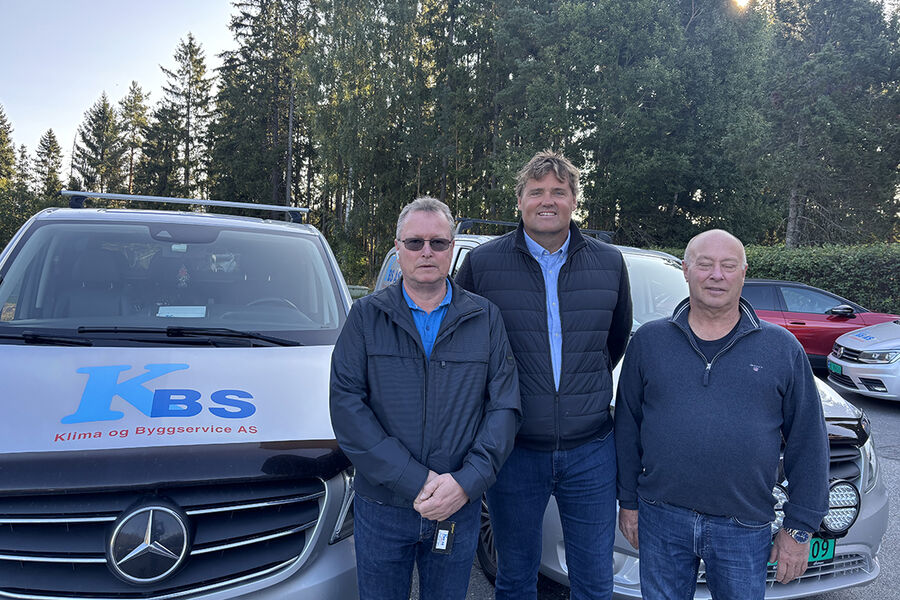 På bildet ser vi fra venstre, Kennet Østli, daglig leder , Anders Ettre, regionansvarig Norge Currentum, Tor Gaarder, servicesjef.