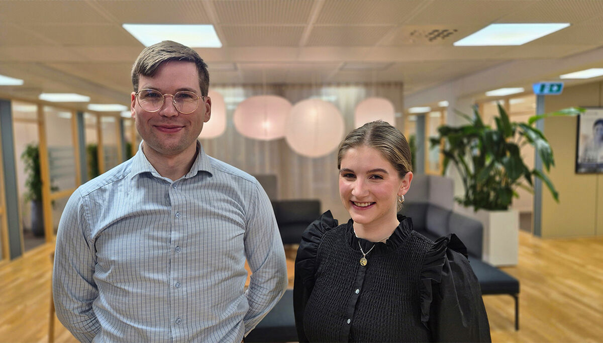Scott Arvesen (37) og Nora Jortveit (25) er ansatt som salgsingeniører ved Systemairs Oslo-kontor.