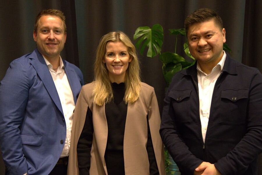 Kristian Strøm, regionsdirektør for Stor-Oslo og Sør-Øst, Stine Fjærli Sjøthun, divisjonsdirektør Byggautomasjon og Rustam Arzumov, regionsdirektør for Vest. Foto: Viktor Tangestuen GK Gruppen