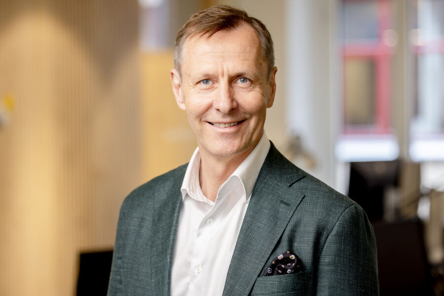 Arkitekt Nicolai Riises diagnose er klar: Regelverk, normer og anbefalinger har vokst i omfang uten at noen systematisk har spurt hva som gir verdi til beboere, driftsøkonomi og samfunn. Foto: Mad arkitekter