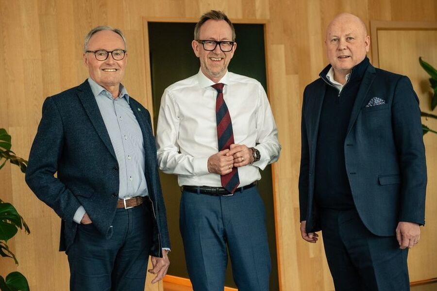 Eiere og avtroppende styreleder John-Erik Karlsen, konsernsjef Kim Robert Lisø og påtroppende styreleder Sturla Magnus. Foto: Nicolas Tourrenc GK Gruppen