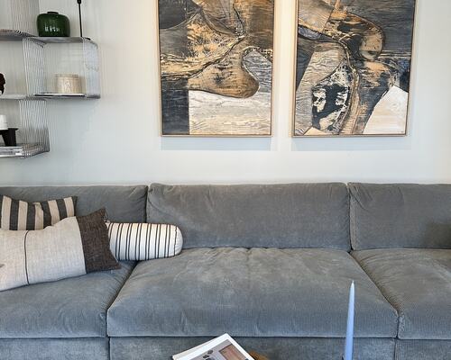 Stue m grå sofa