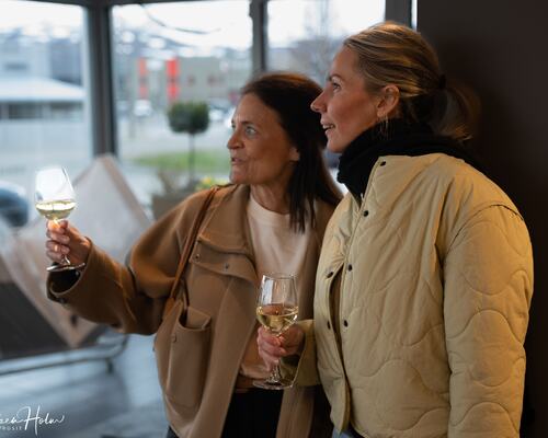 Utstilling 23 - Cecilie og Stine vin