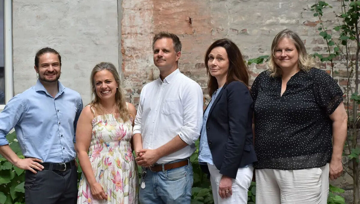 Fra venstre: Svein Ola Størseth (Grønn Byggallianse), Ida Kristine Buraas (RIF), Vidar Fiskum (Norsk Eiendom), Torild Engh (EBA) og Viel Sørensen (Grønn Byggallianse) Fra venstre: Svein Ola Størseth (Grønn Byggallianse), Ida Kristine Buraas (RIF), Vidar Fiskum (Norsk Eiendom), Torild Engh (EBA) og Viel Sørensen (Grønn Byggallianse)