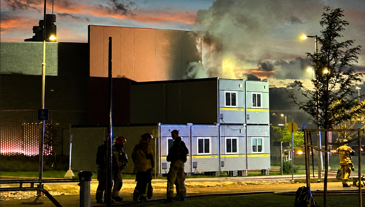I oktober 2025 brøt det ut brann i en battericontainer ved Drammens nye sykehus. Foto: Drammensregionens Brannvesen