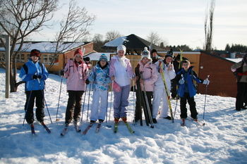 Elever fra England med ski